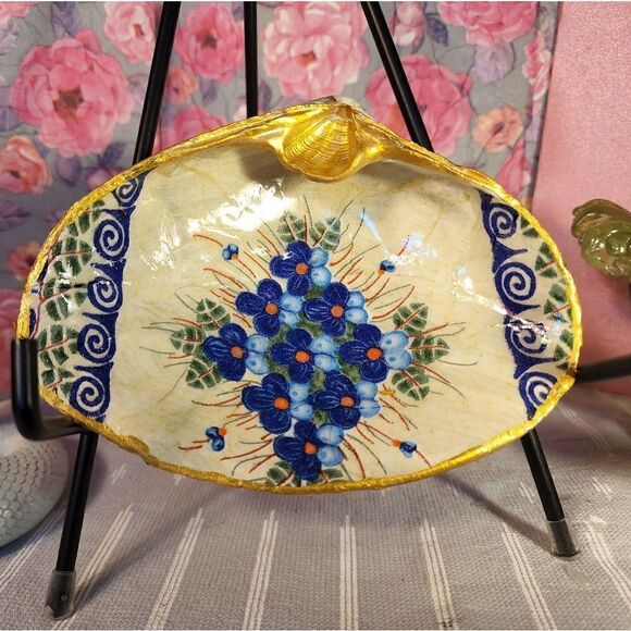 DECOUPAGE CLAM SHELL DECOUPAGE BLUE FLOWERS & PRINT TRINKET DISH - Picture 1 of 10